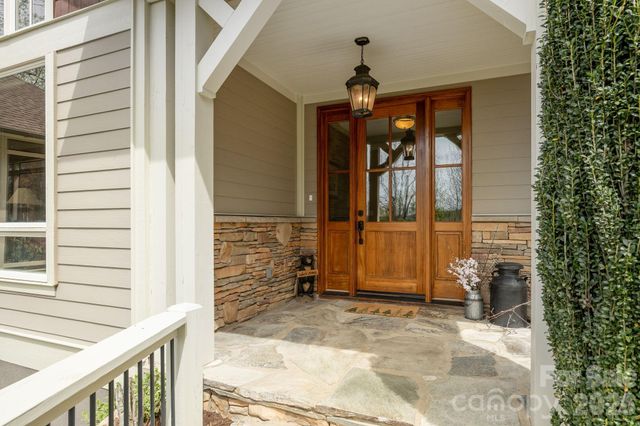 315 Crossvine Trail, Hendersonville, NC 28739
