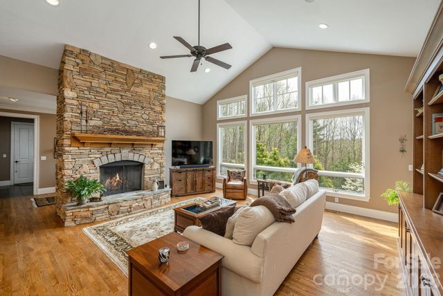 315 Crossvine Trail, Hendersonville, NC 28739