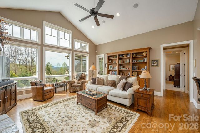 315 Crossvine Trail, Hendersonville, NC 28739