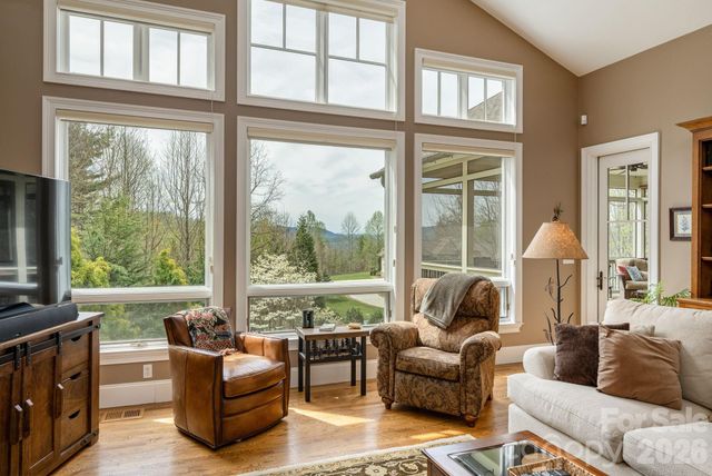 315 Crossvine Trail, Hendersonville, NC 28739