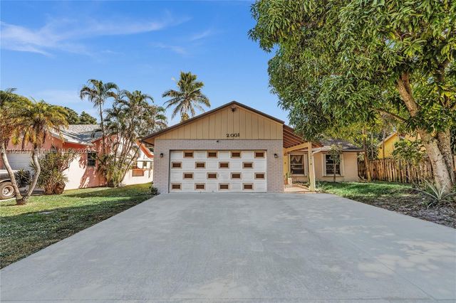 2001 SW 84th Ter, North Lauderdale, FL 33068