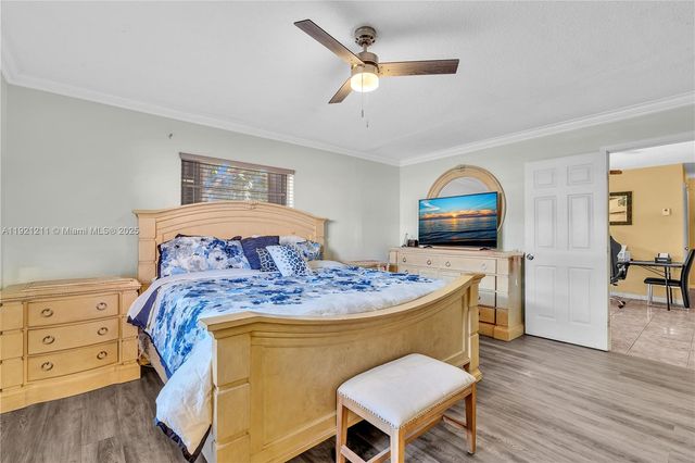 2001 SW 84th Ter, North Lauderdale, FL 33068