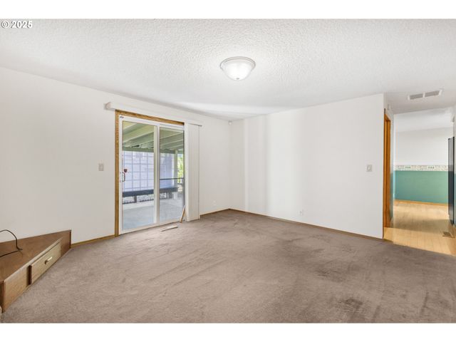 376 49TH Loop, Springfield, OR 97478