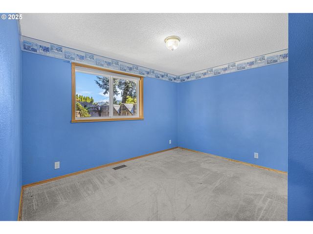 376 49TH Loop, Springfield, OR 97478