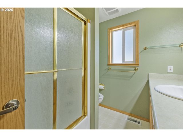 376 49TH Loop, Springfield, OR 97478