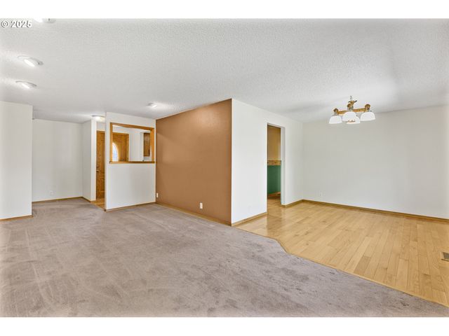 376 49TH Loop, Springfield, OR 97478