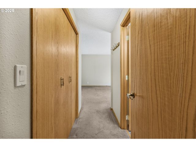 376 49TH Loop, Springfield, OR 97478