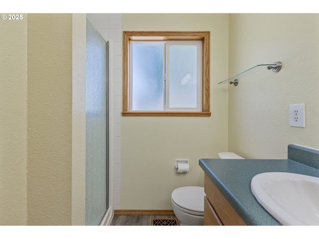 376 49TH Loop, Springfield, OR 97478