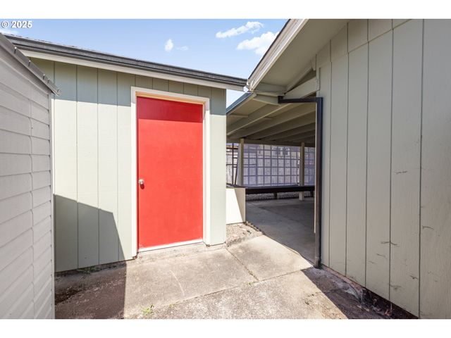 376 49TH Loop, Springfield, OR 97478