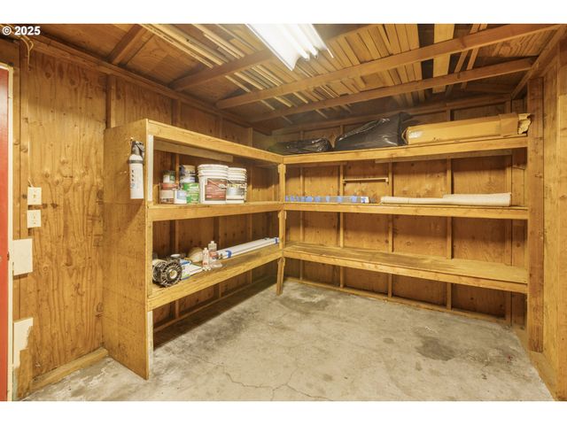 376 49TH Loop, Springfield, OR 97478