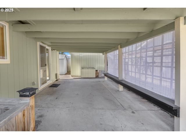 376 49TH Loop, Springfield, OR 97478