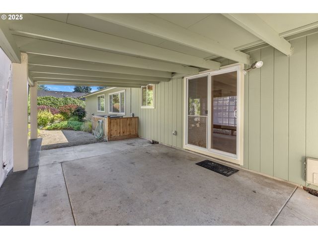 376 49TH Loop, Springfield, OR 97478