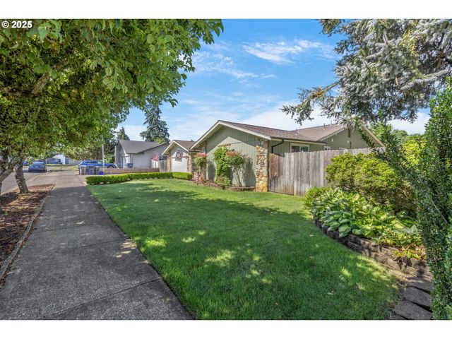 376 49TH Loop, Springfield, OR 97478