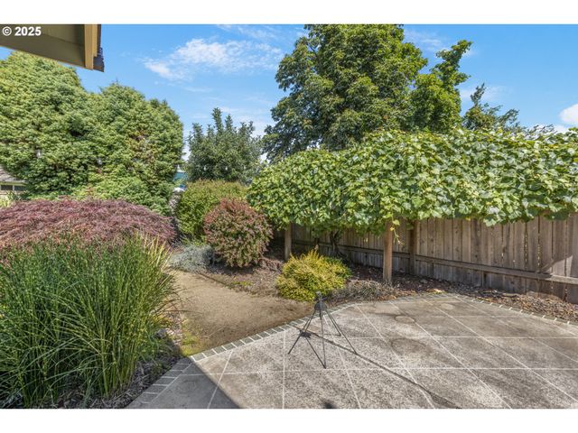 376 49TH Loop, Springfield, OR 97478