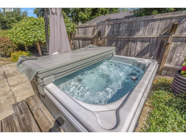 376 49TH Loop, Springfield, OR 97478