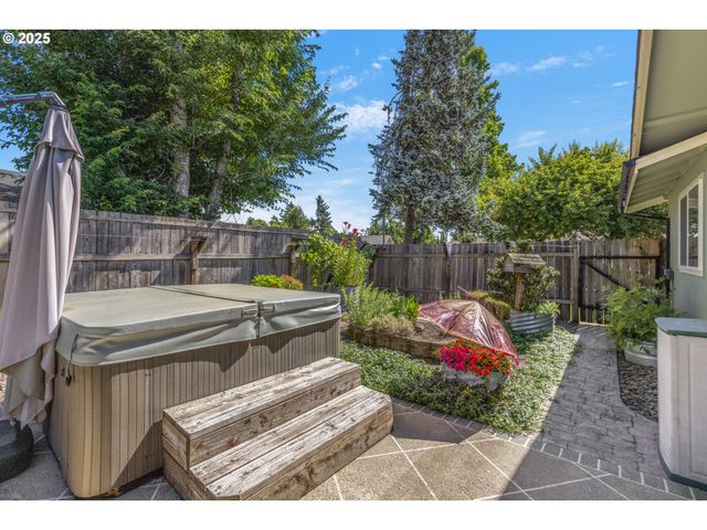 376 49TH Loop, Springfield, OR 97478