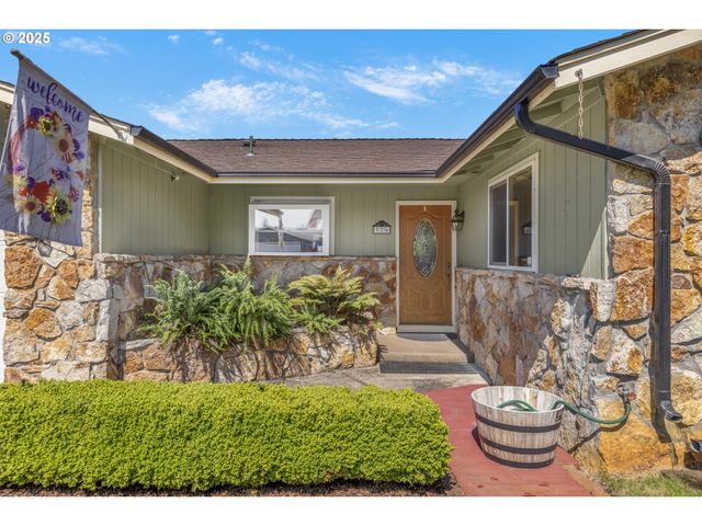 376 49TH Loop, Springfield, OR 97478