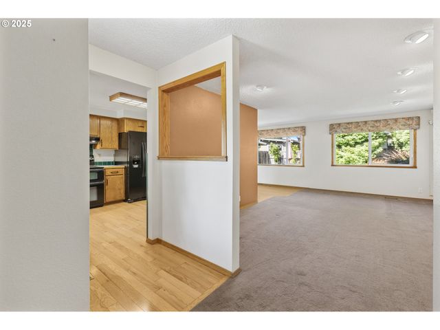 376 49TH Loop, Springfield, OR 97478