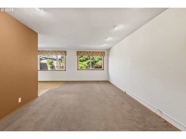 376 49TH Loop, Springfield, OR 97478