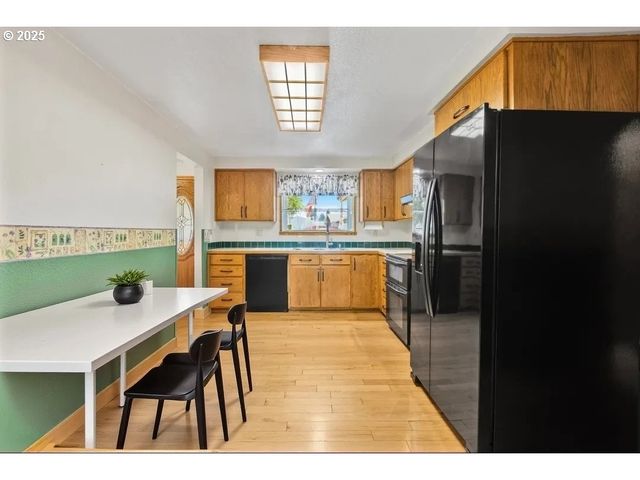 376 49TH Loop, Springfield, OR 97478