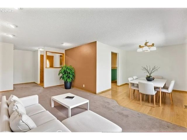 376 49TH Loop, Springfield, OR 97478