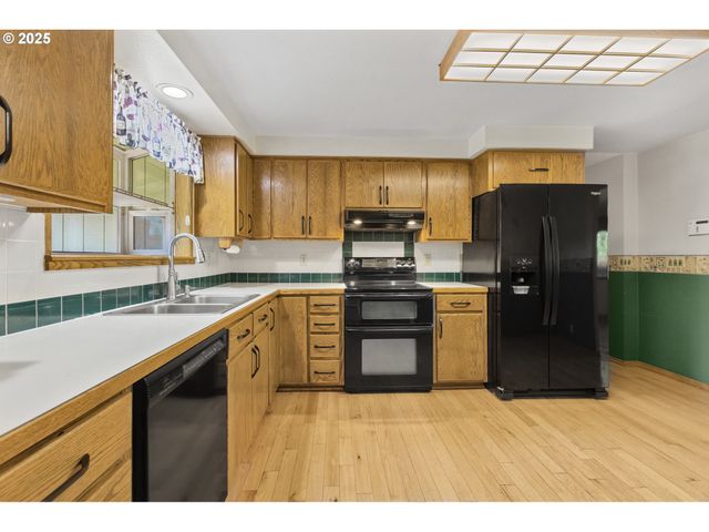 376 49TH Loop, Springfield, OR 97478