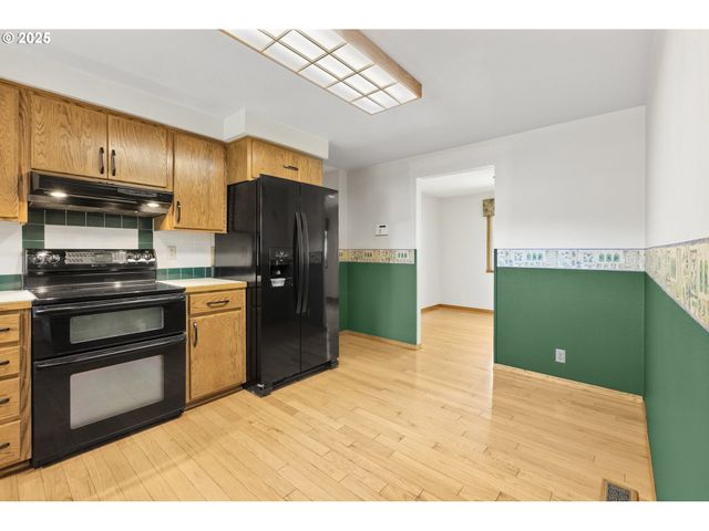 376 49TH Loop, Springfield, OR 97478