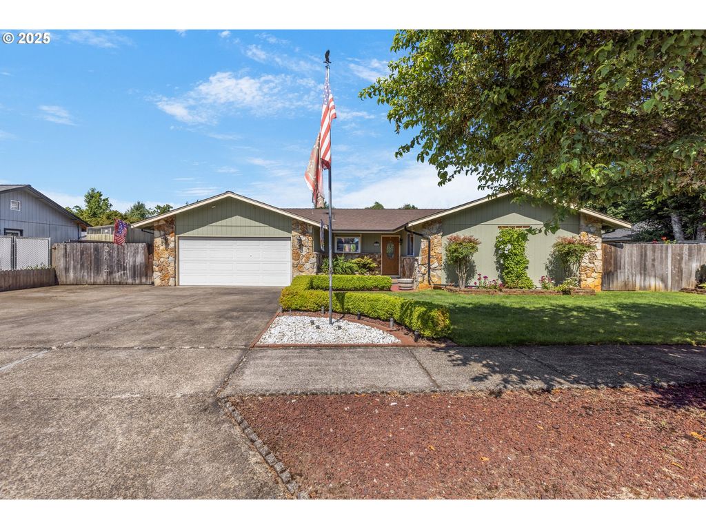 376 49TH Loop, Springfield, OR 97478
