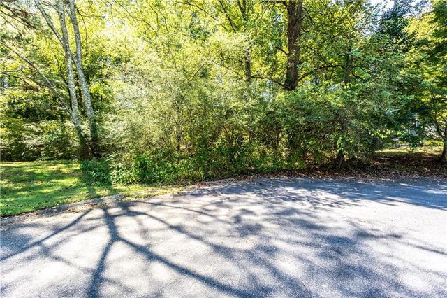 2422 Salem NE Drive, Marietta, GA 30062