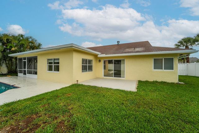 433 SW 27th Avenue, Delray Beach, FL 33445