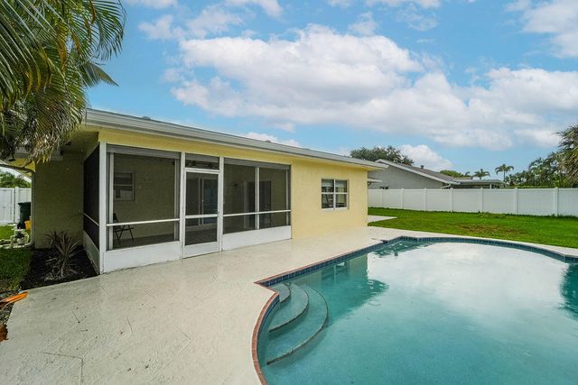 433 SW 27th Avenue, Delray Beach, FL 33445