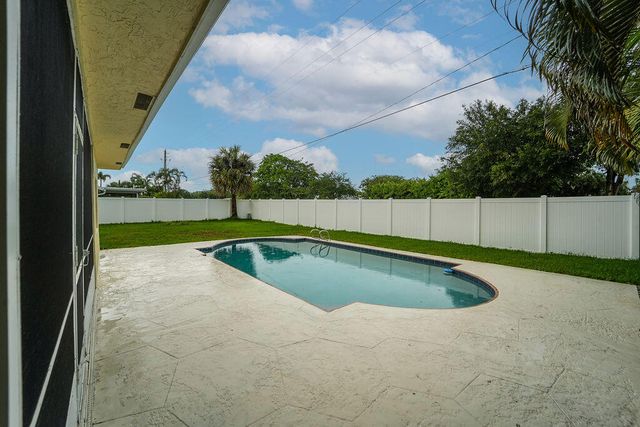 433 SW 27th Avenue, Delray Beach, FL 33445