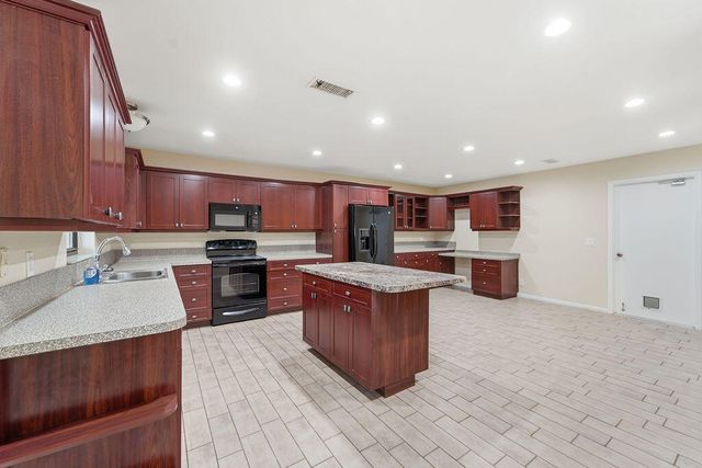 433 SW 27th Avenue, Delray Beach, FL 33445