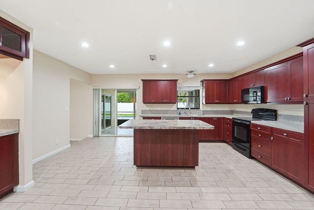 433 SW 27th Avenue, Delray Beach, FL 33445