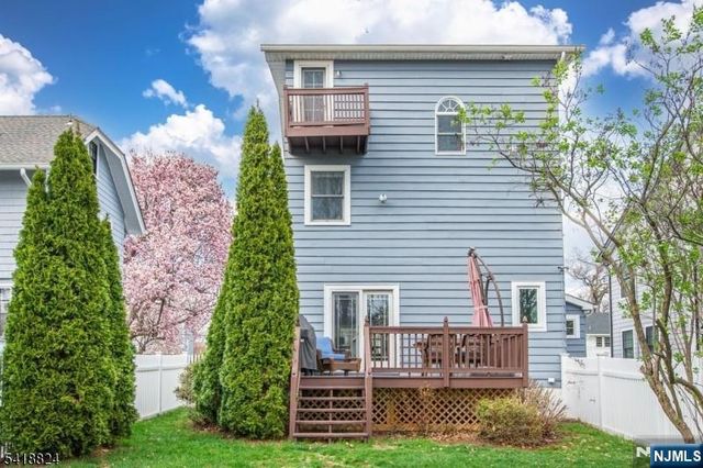 20 Columbus Avenue, Montclair, NJ 07042