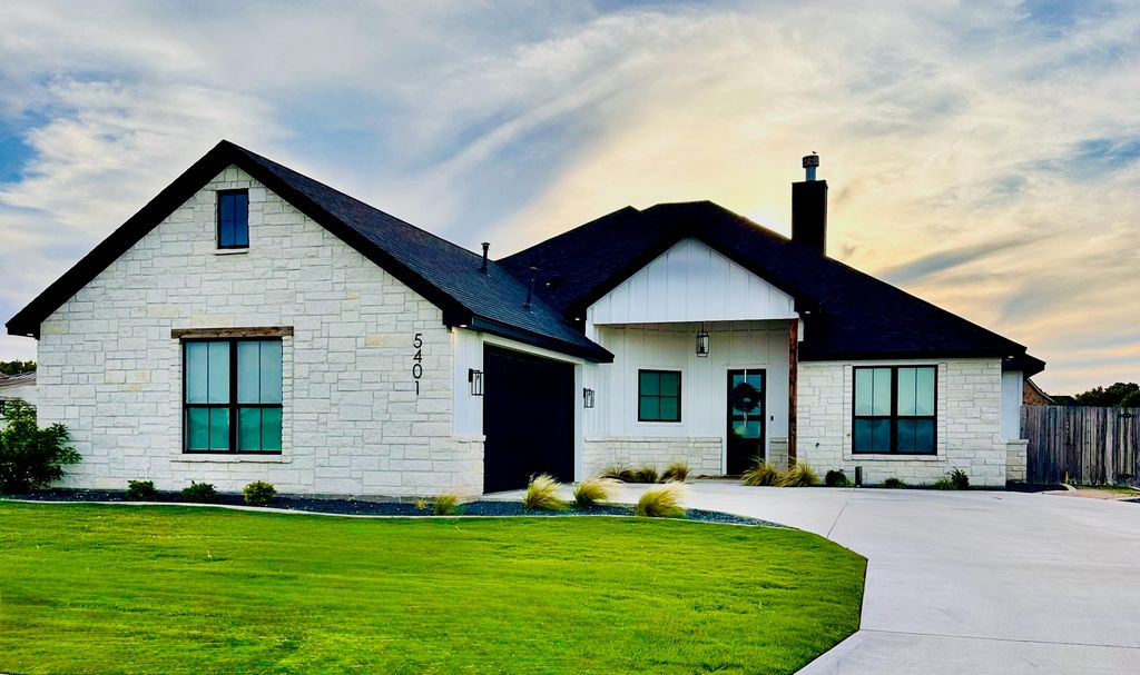Image 1 of property listing at 5401 Riviera Lane, San Angelo, TX 76904