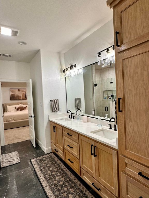 Image 15 of property listing at 5401 Riviera Lane, San Angelo, TX 76904