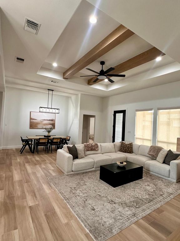 Image 3 of property listing at 5401 Riviera Lane, San Angelo, TX 76904