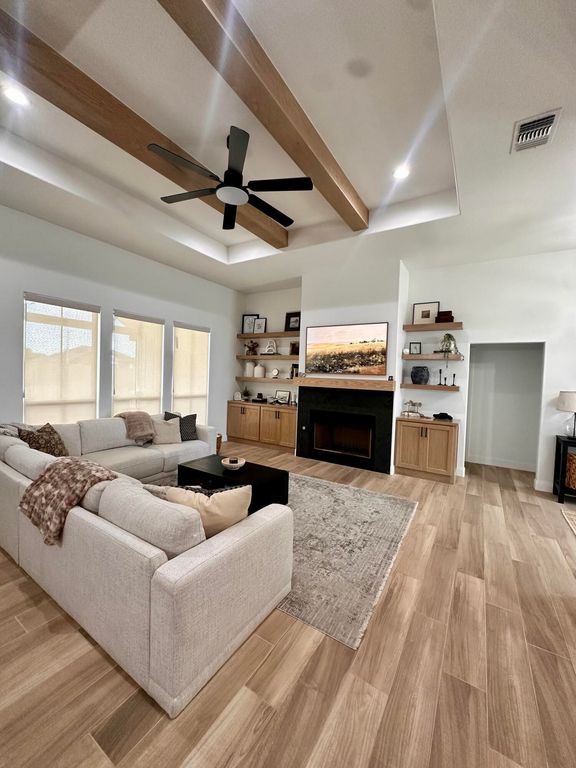 Image 4 of property listing at 5401 Riviera Lane, San Angelo, TX 76904