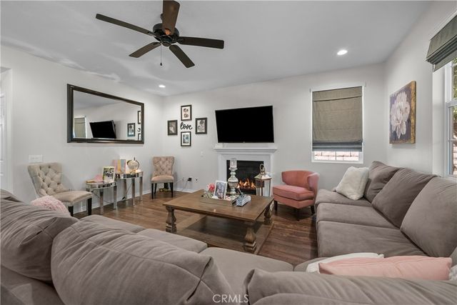 28821 Panorama Court, Valencia, CA 91354