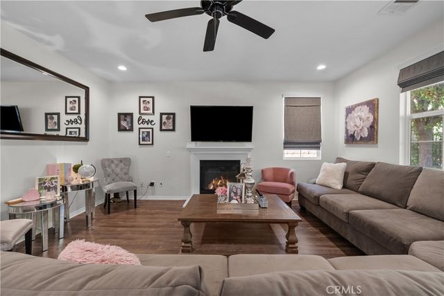 28821 Panorama Court, Valencia, CA 91354