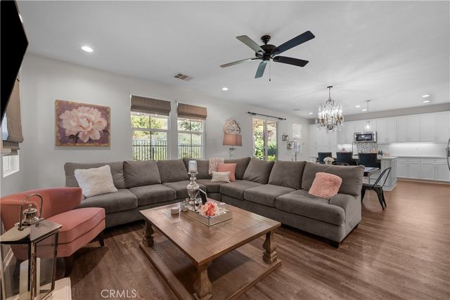 28821 Panorama Court, Valencia, CA 91354