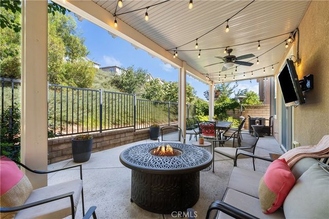 28821 Panorama Court, Valencia, CA 91354