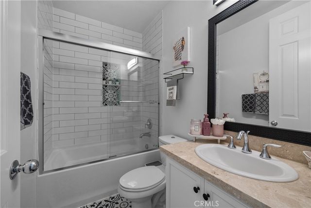 28821 Panorama Court, Valencia, CA 91354