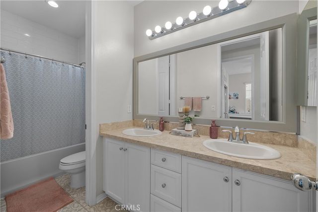 28821 Panorama Court, Valencia, CA 91354