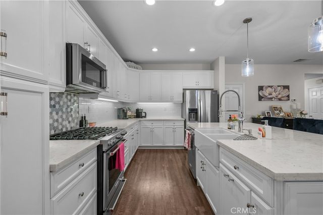 28821 Panorama Court, Valencia, CA 91354