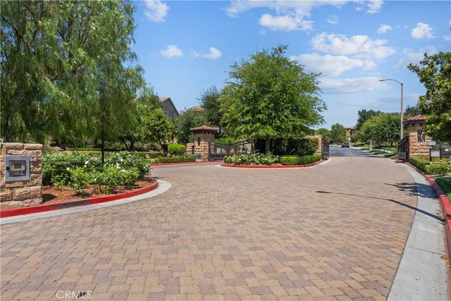 28821 Panorama Court, Valencia, CA 91354