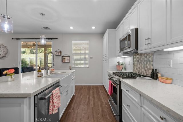 28821 Panorama Court, Valencia, CA 91354