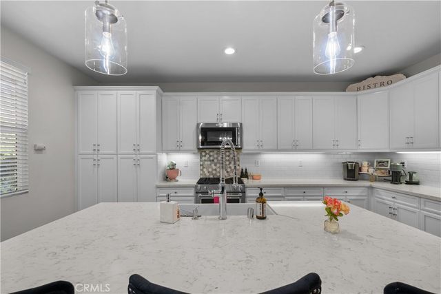28821 Panorama Court, Valencia, CA 91354