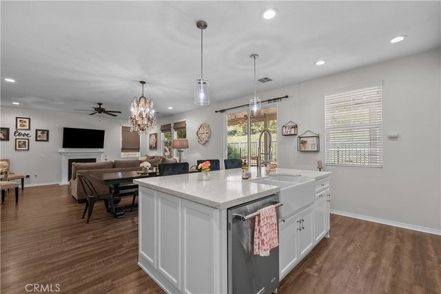 28821 Panorama Court, Valencia, CA 91354